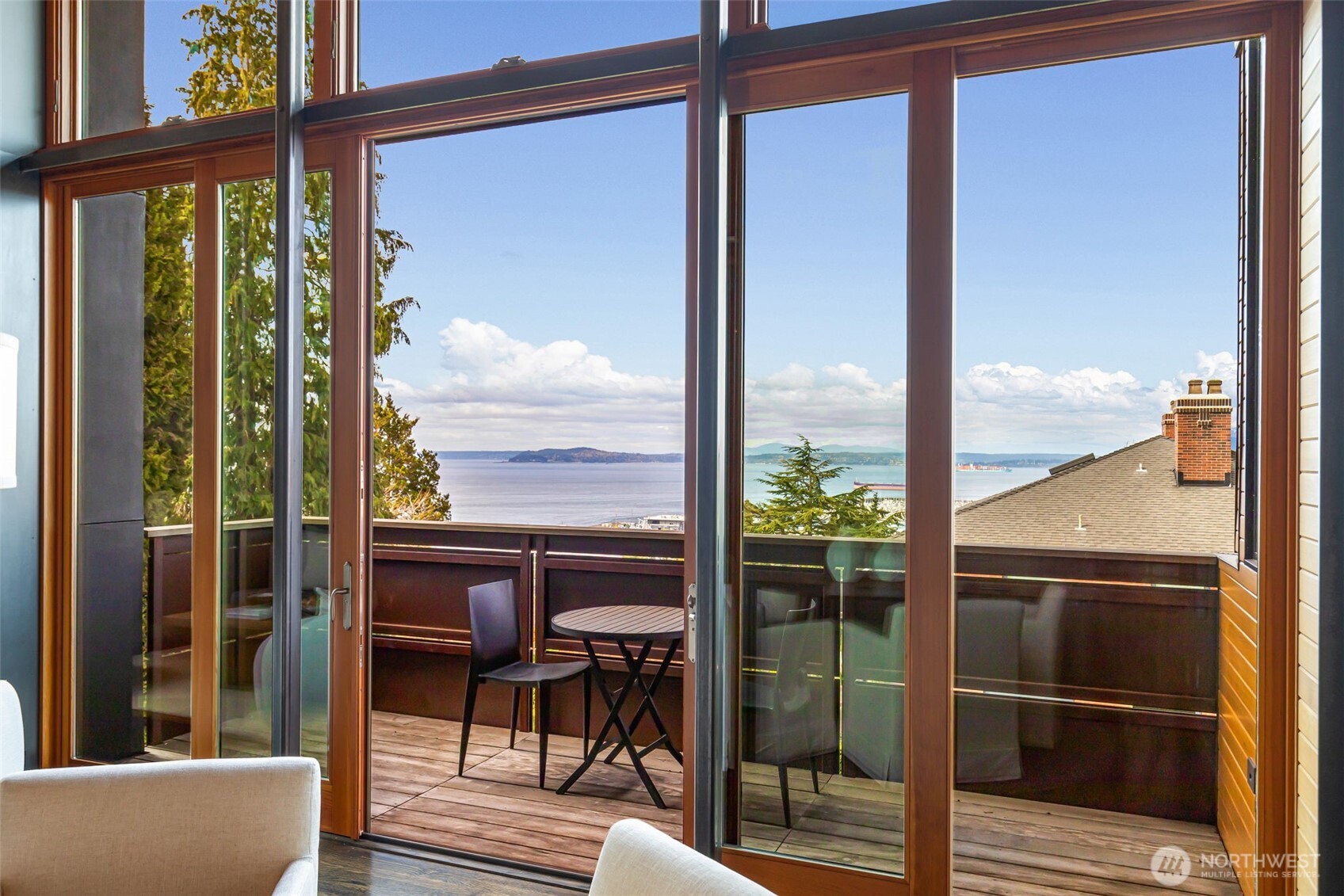 810 W Lee , Seattle, WA 98119