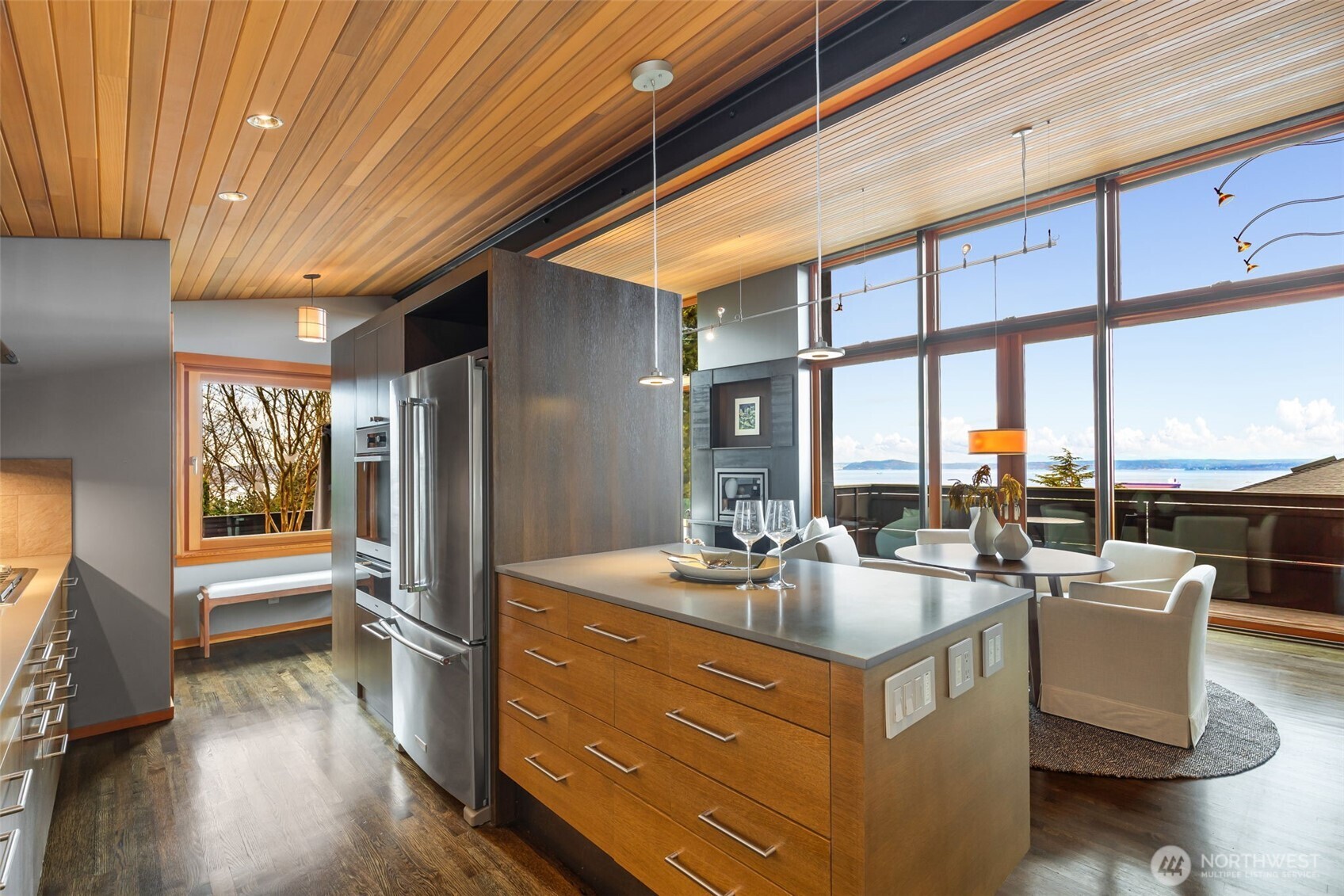 810 W Lee , Seattle, WA 98119