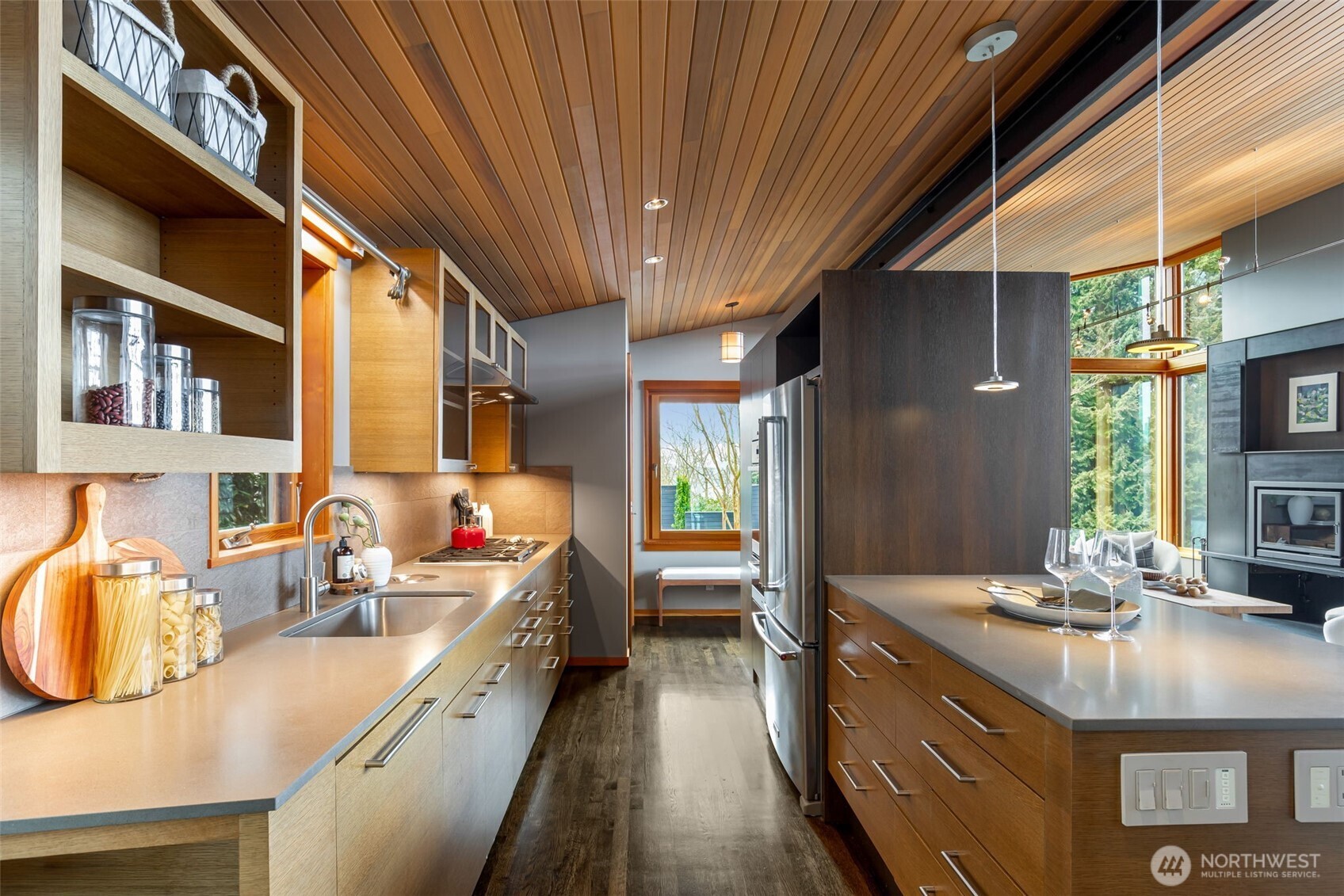 810 W Lee , Seattle, WA 98119