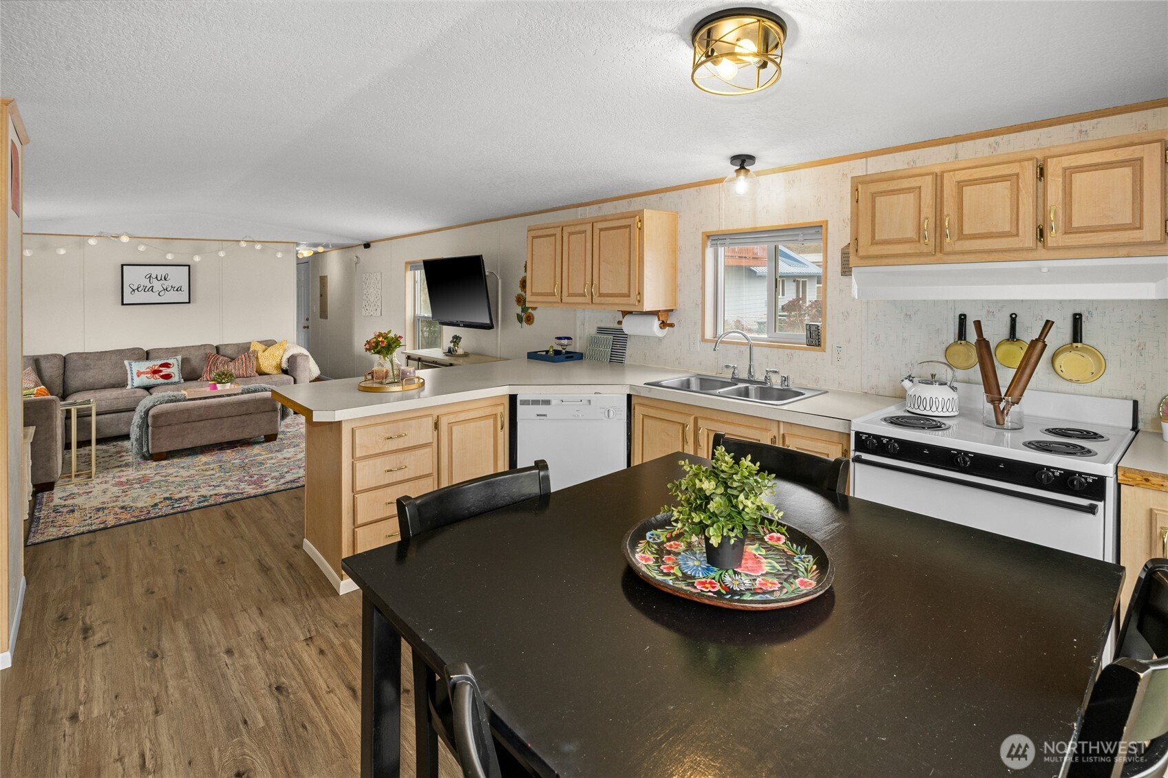 670 SW Section Avenue , Quincy, WA 98848