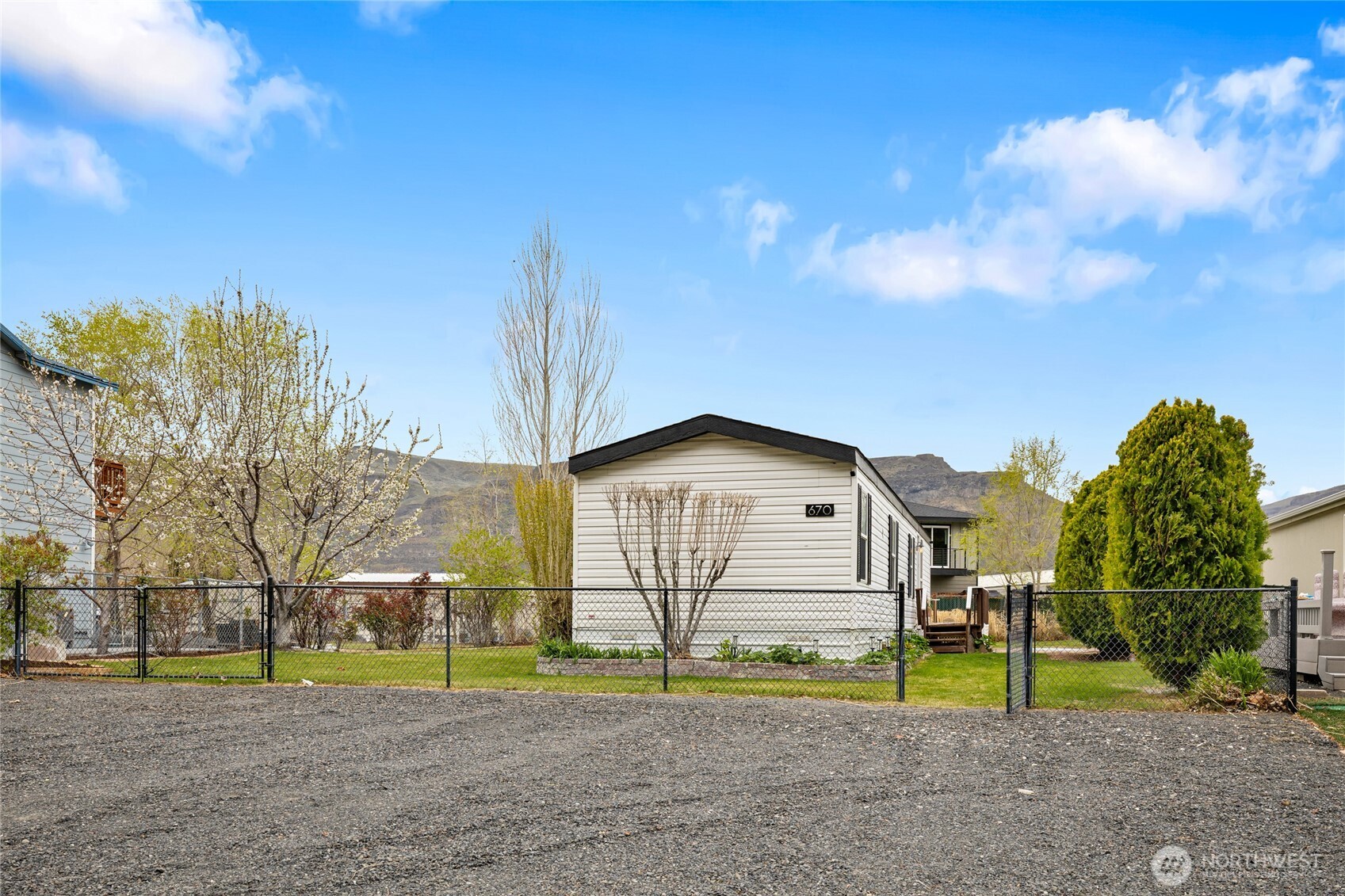 670 SW Section Avenue , Quincy, WA 98848