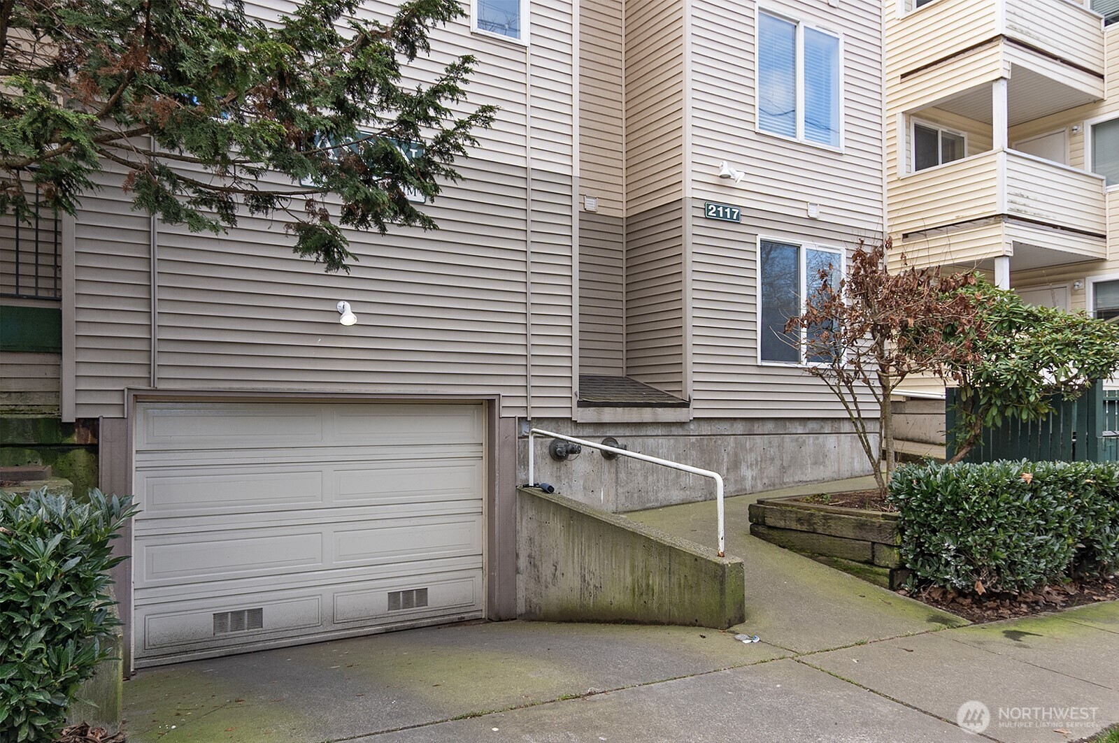 2117 N 107th Street #201, Seattle, WA 98133
