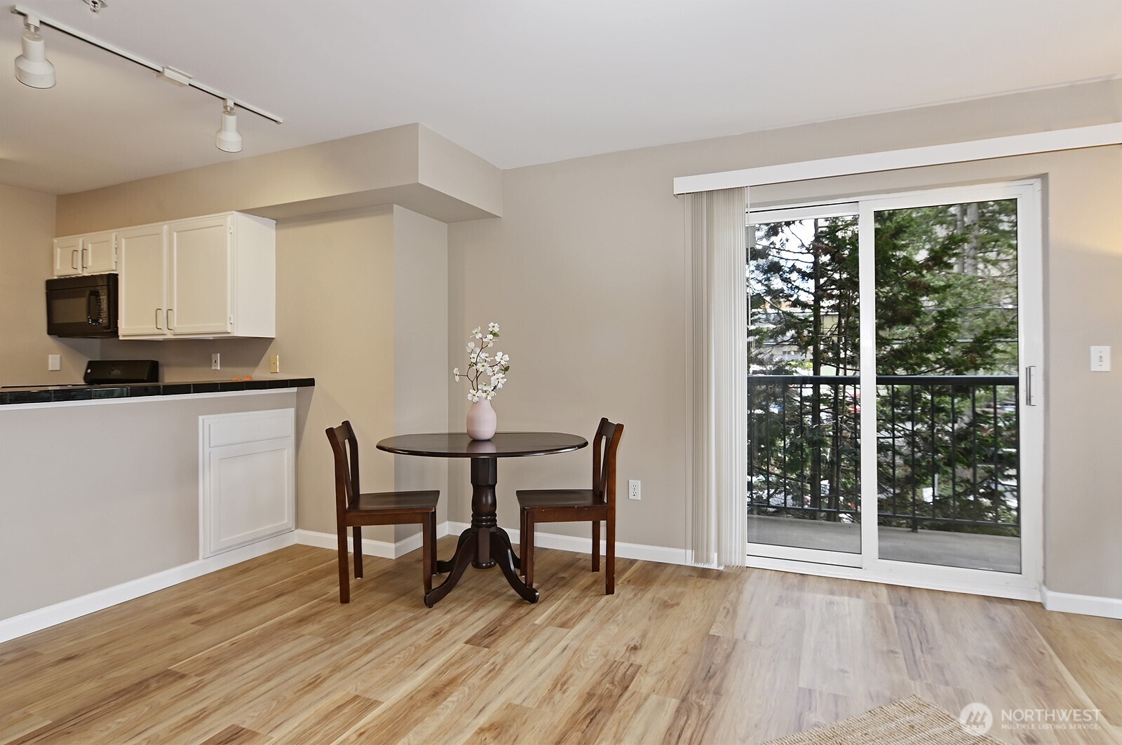 2117 N 107th Street #201, Seattle, WA 98133