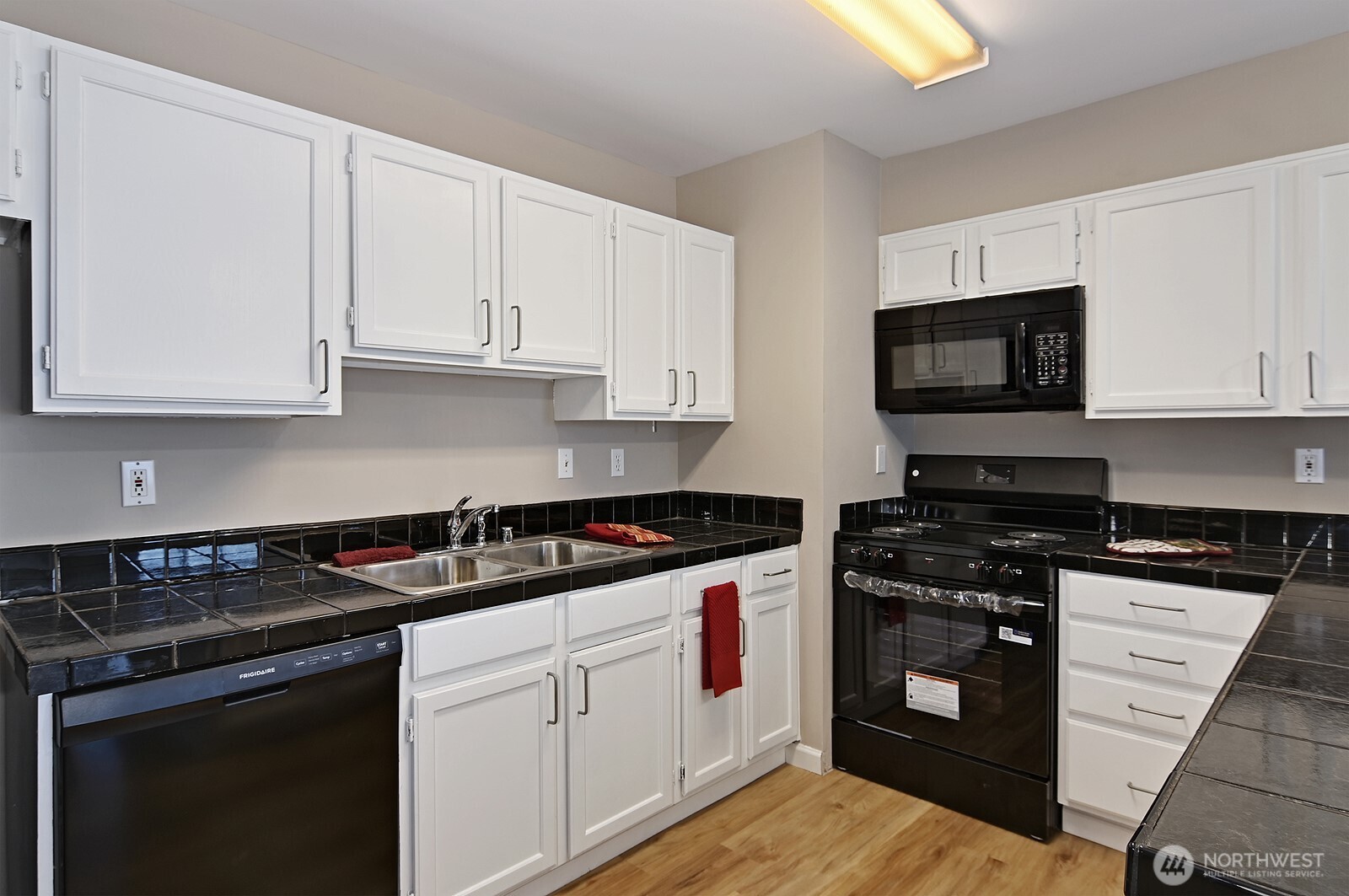 2117 N 107th Street #201, Seattle, WA 98133