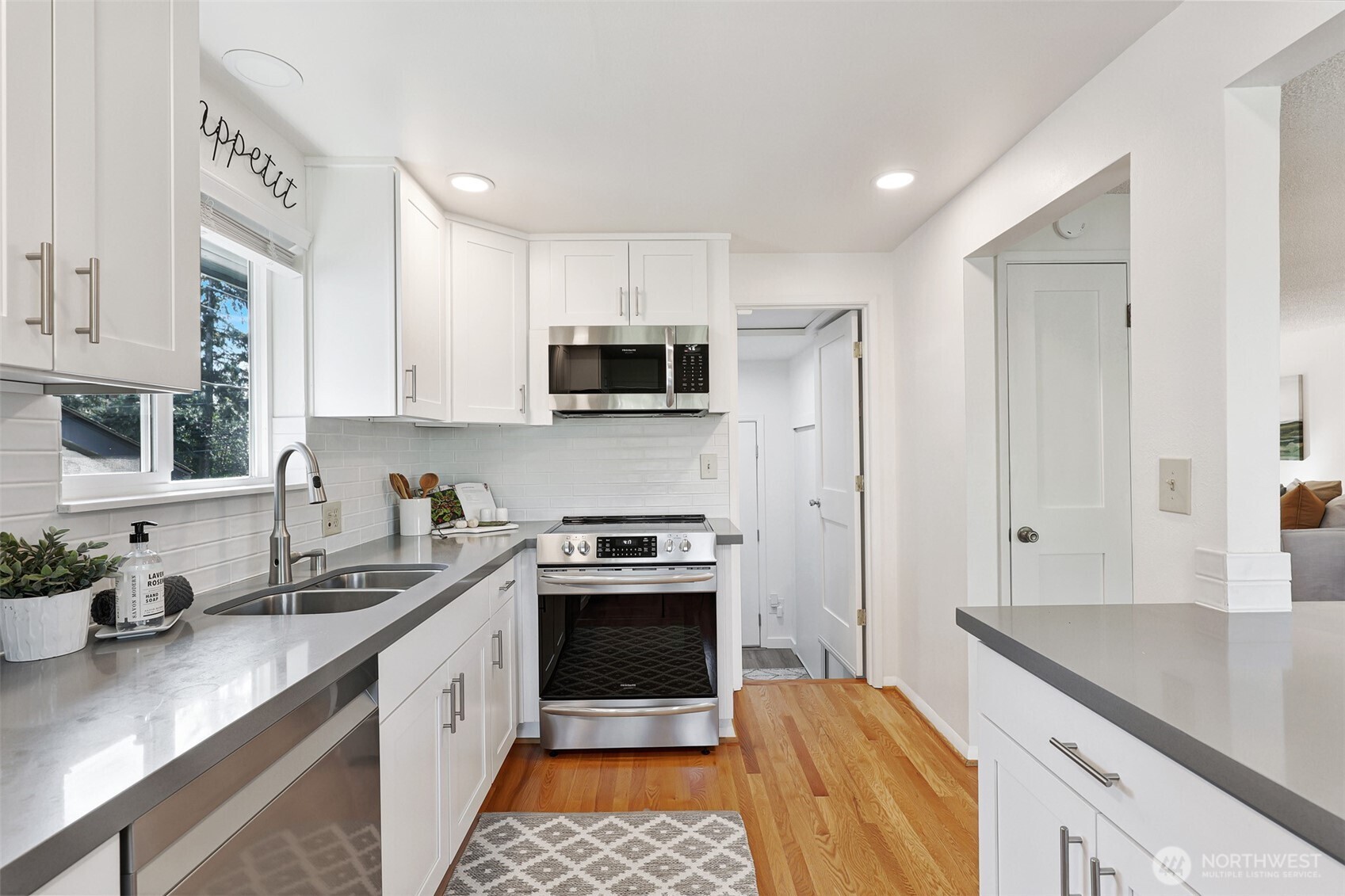 10618 35th Avenue SW, Seattle, WA 98146