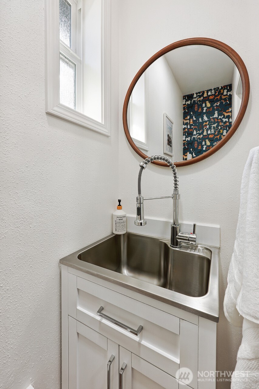 10618 35th Avenue SW, Seattle, WA 98146