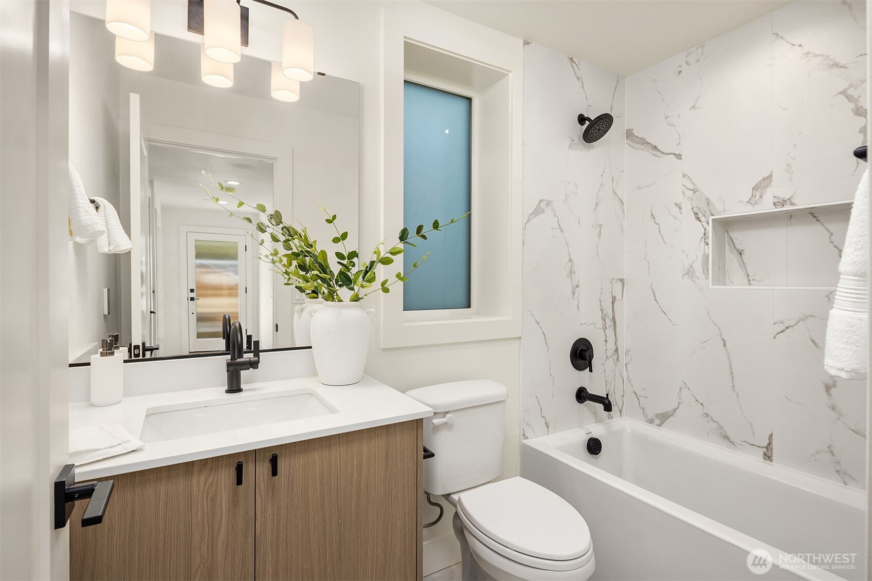 4417 2nd Avenue NE, Seattle, WA 98105