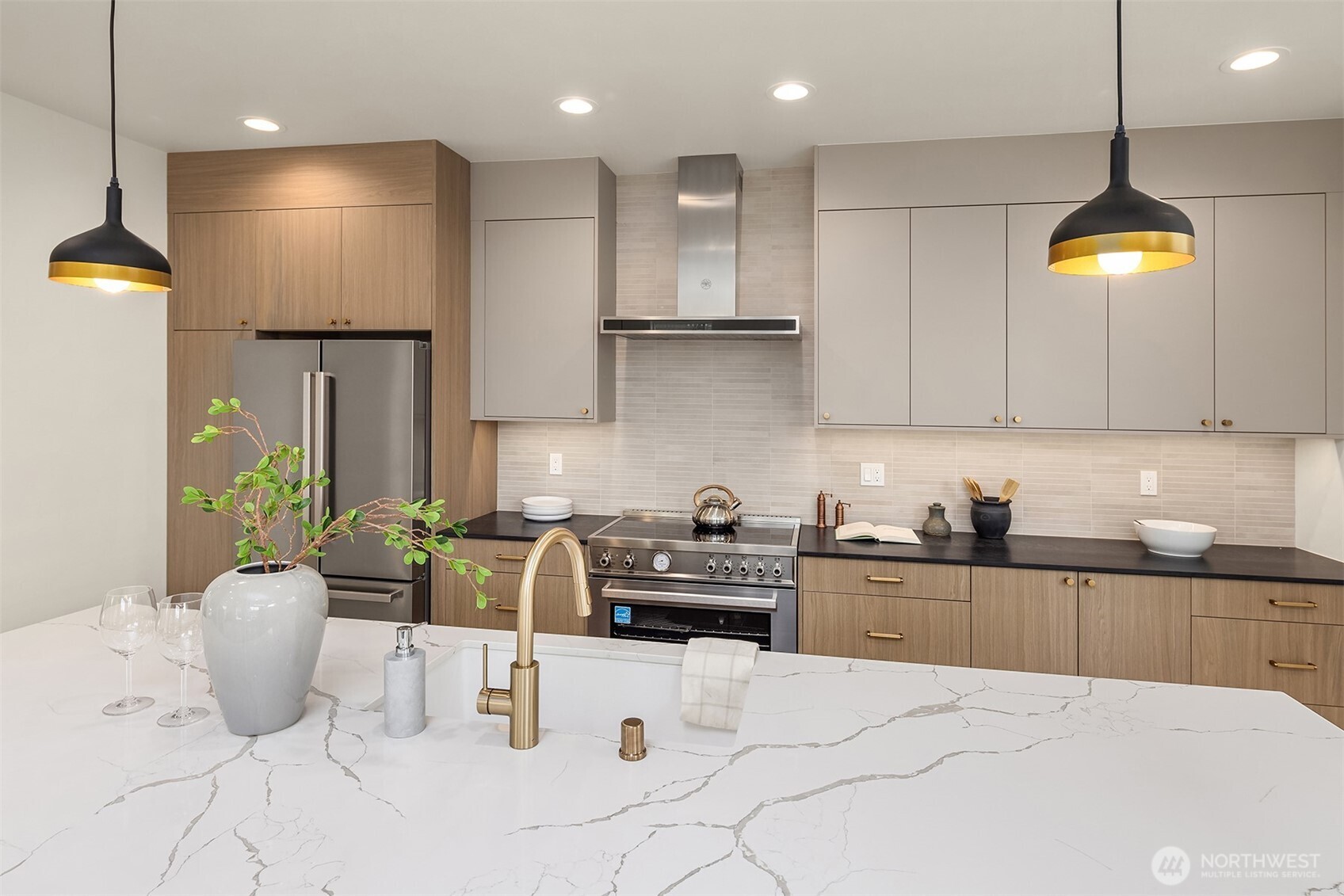 4417 2nd Avenue NE, Seattle, WA 98105