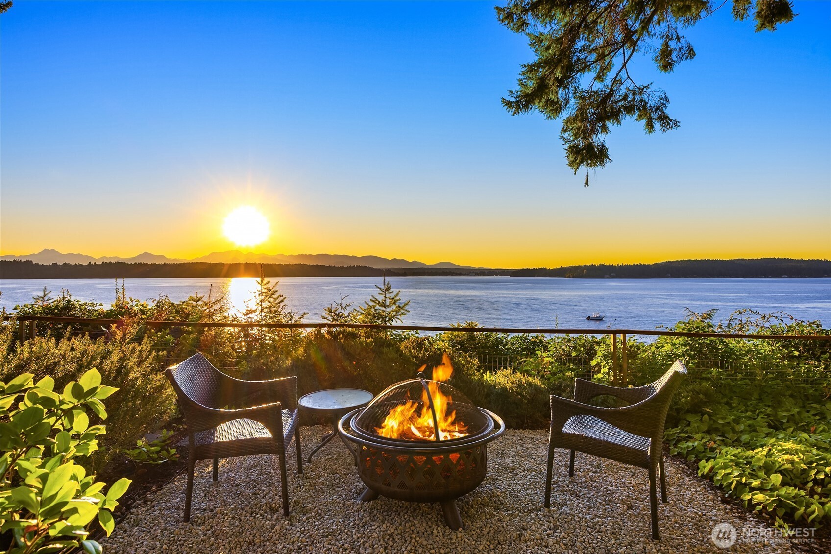 12145 Arrow Point Loop NE, Bainbridge Island, WA 98110