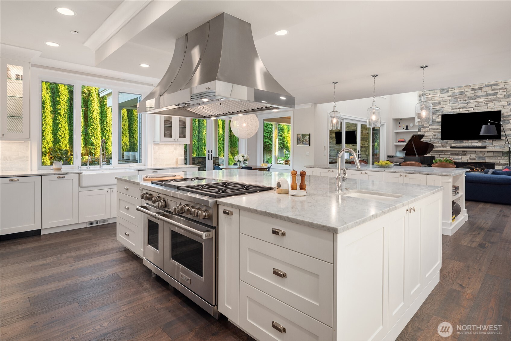 3183 95th Place NE, Clyde Hill, WA 98004
