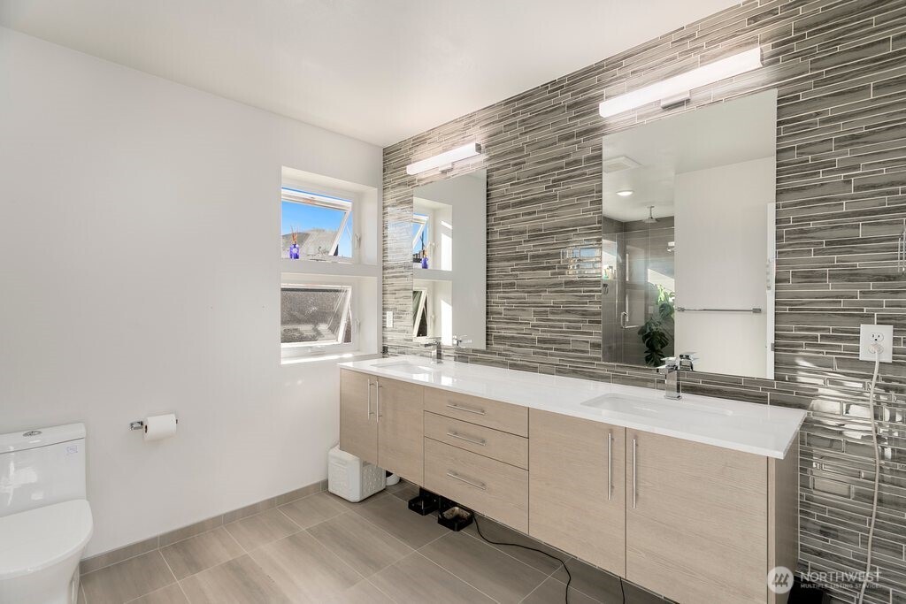 901 28th Avenue S #H, Seattle, WA 98144