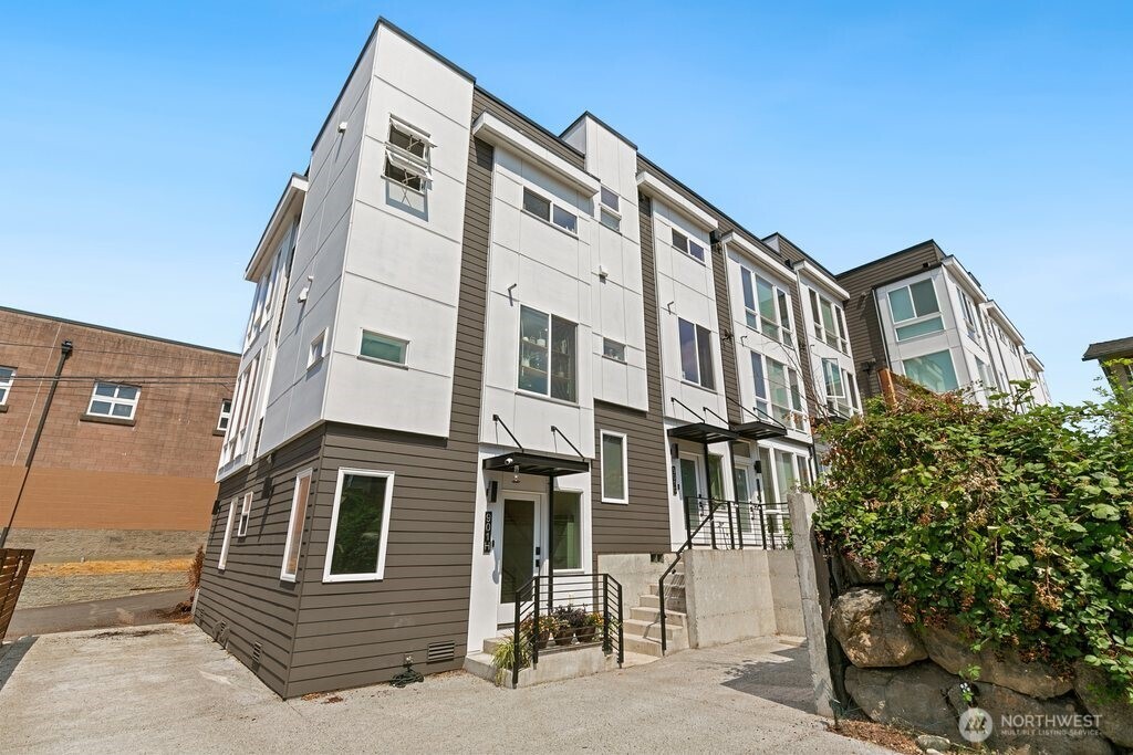 901 28th Avenue S #H, Seattle, WA 98144