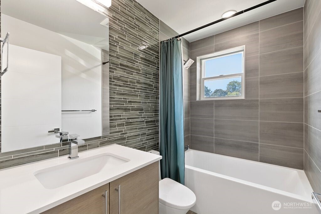 901 28th Avenue S #H, Seattle, WA 98144