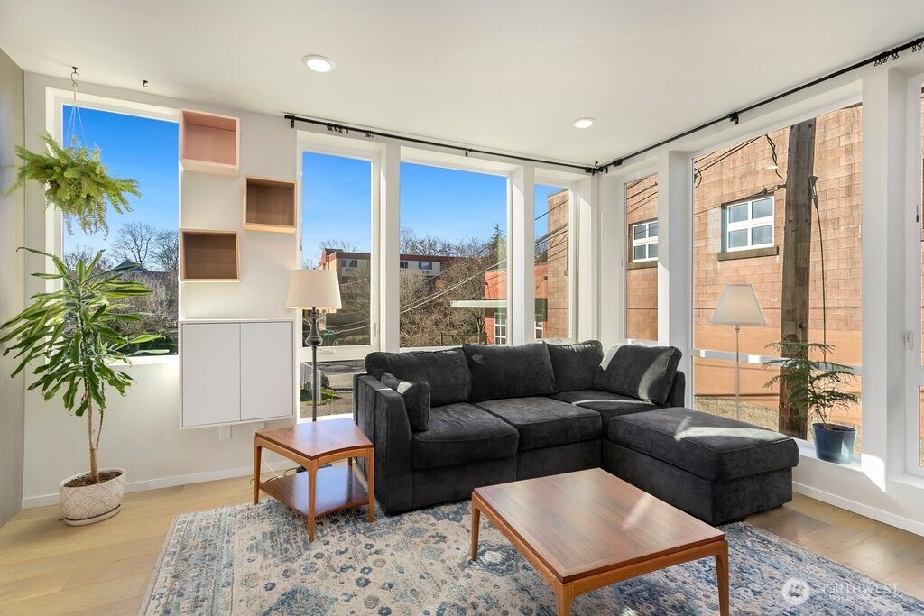 901 28th Avenue S #H, Seattle, WA 98144