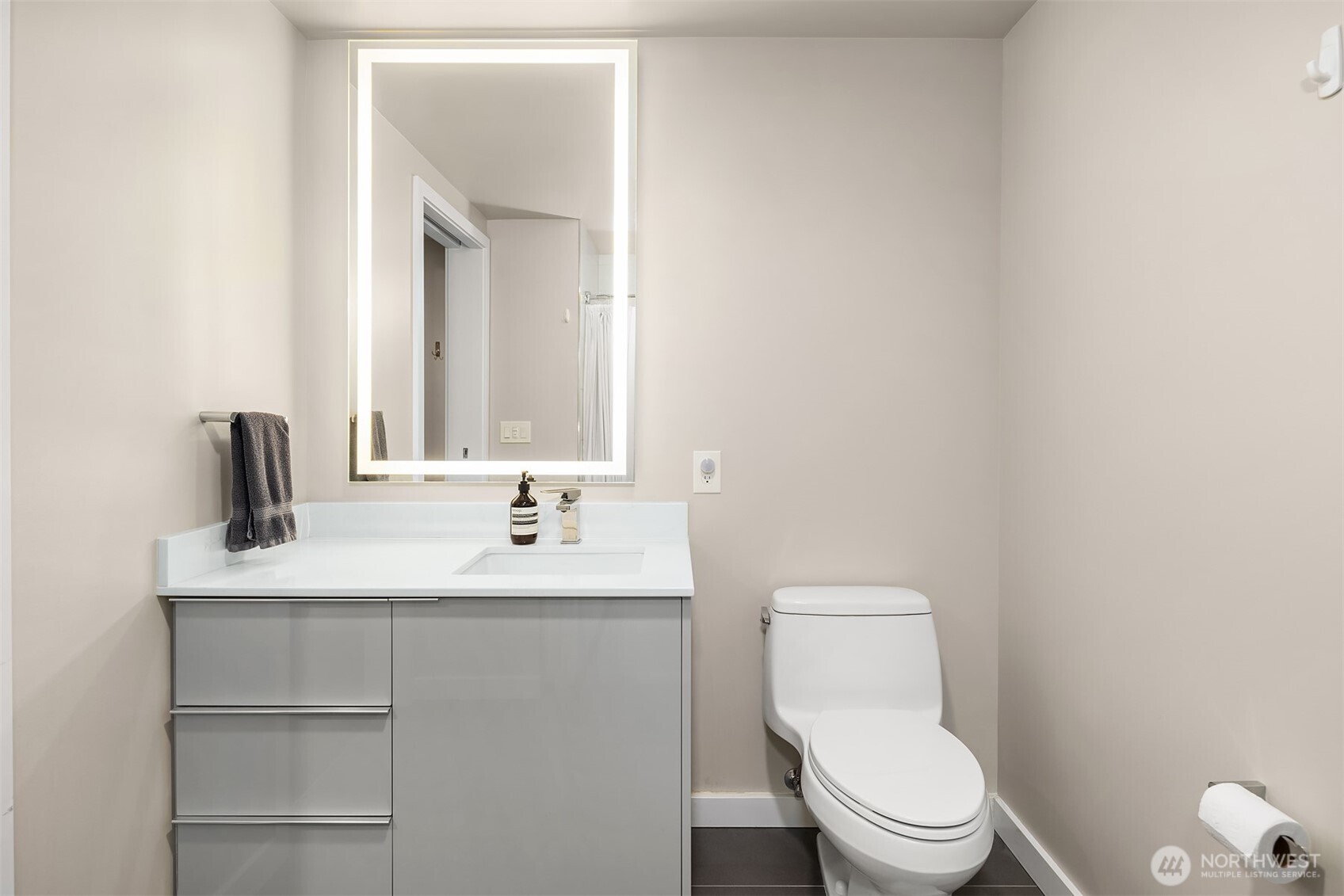 450 S Main Street #305, Seattle, WA 98104