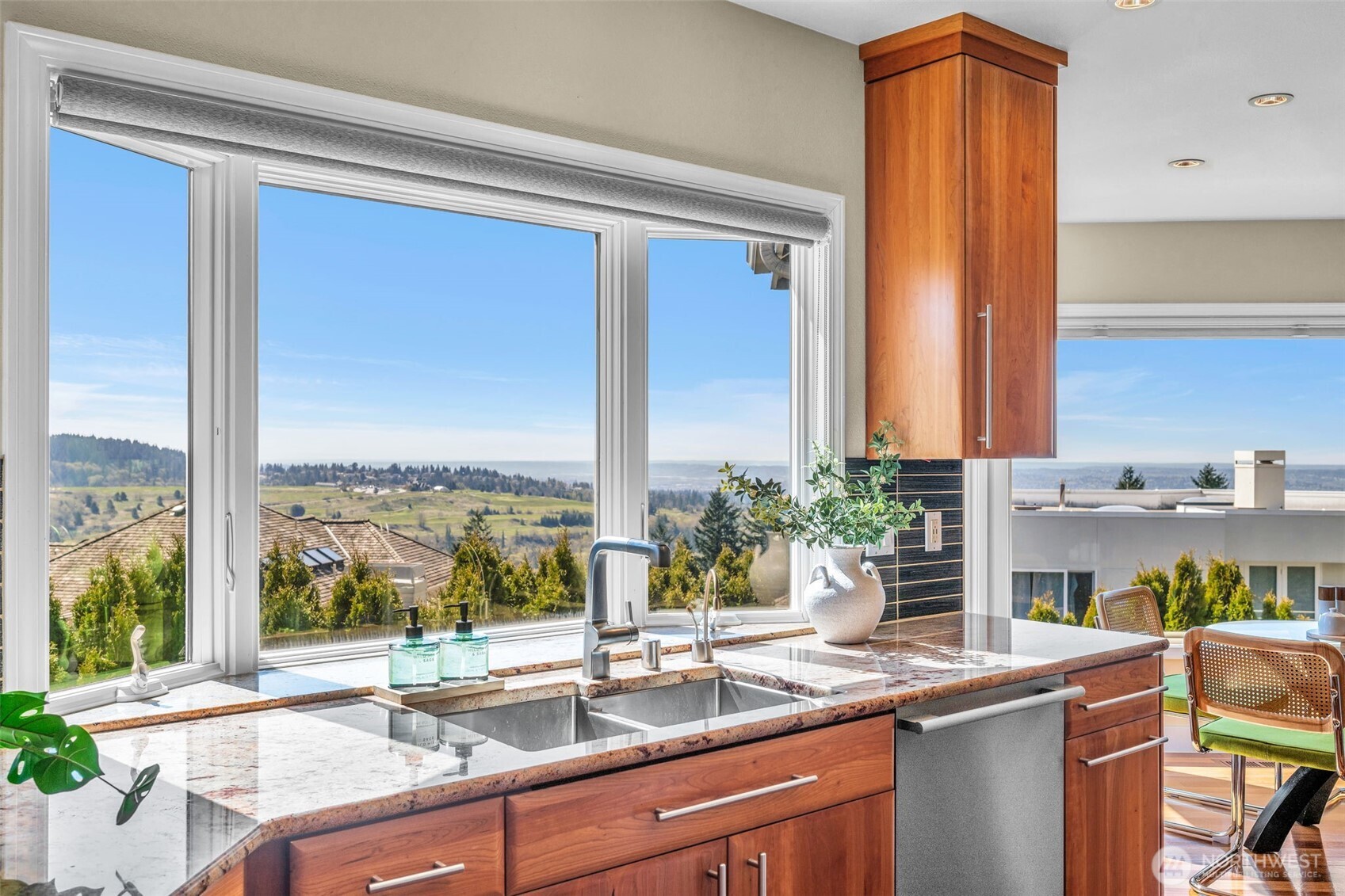 15423 SE 58th St , Bellevue, WA 98006