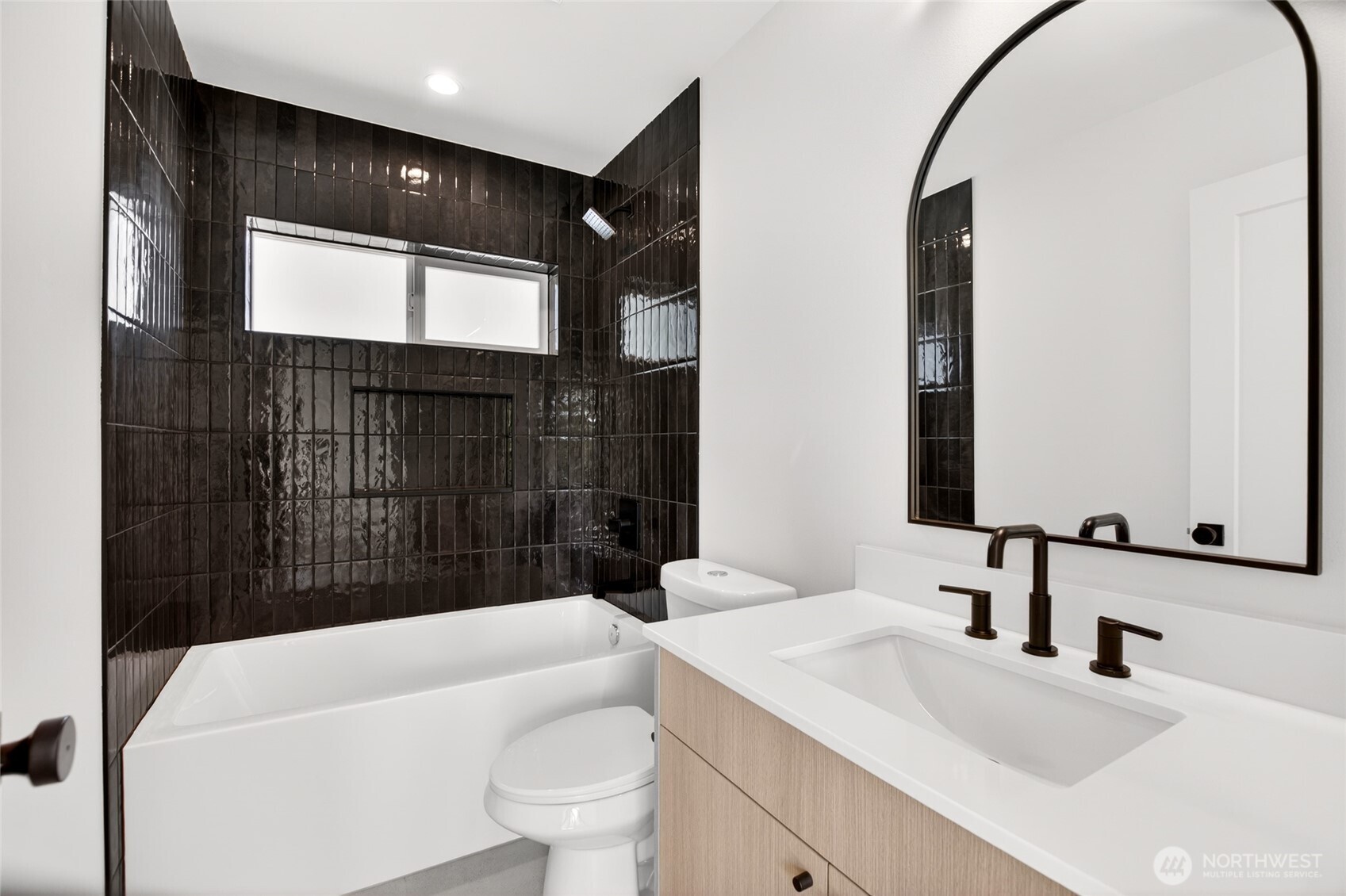 14321 Interlake Avenue N #B, Seattle, WA 98133