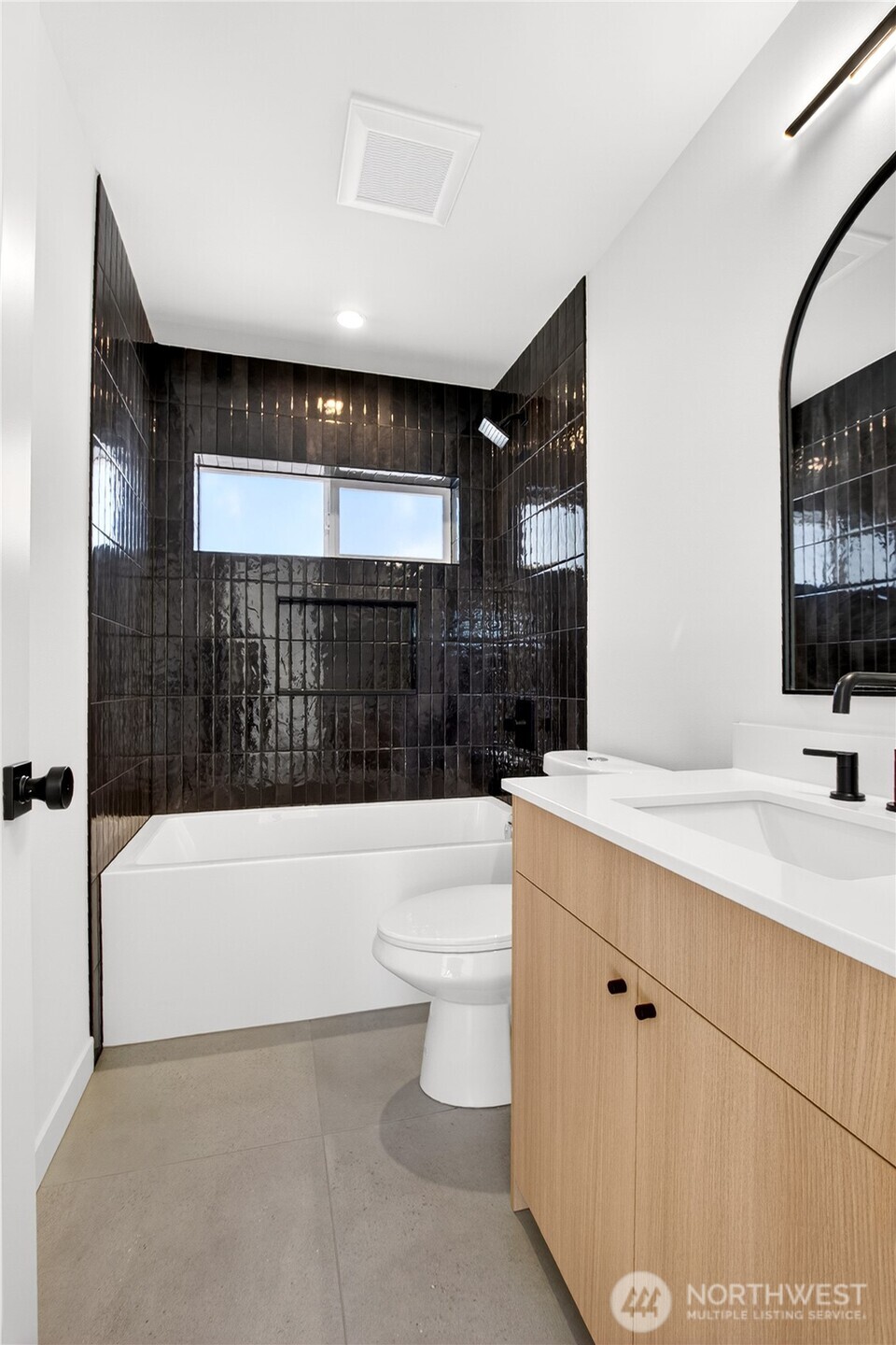 14321 Interlake Avenue N #B, Seattle, WA 98133