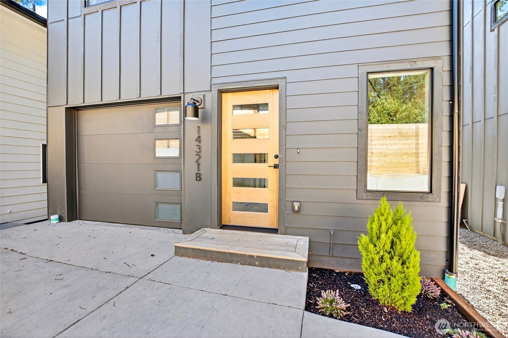 14321 Interlake Avenue N #B, Seattle, WA 98133