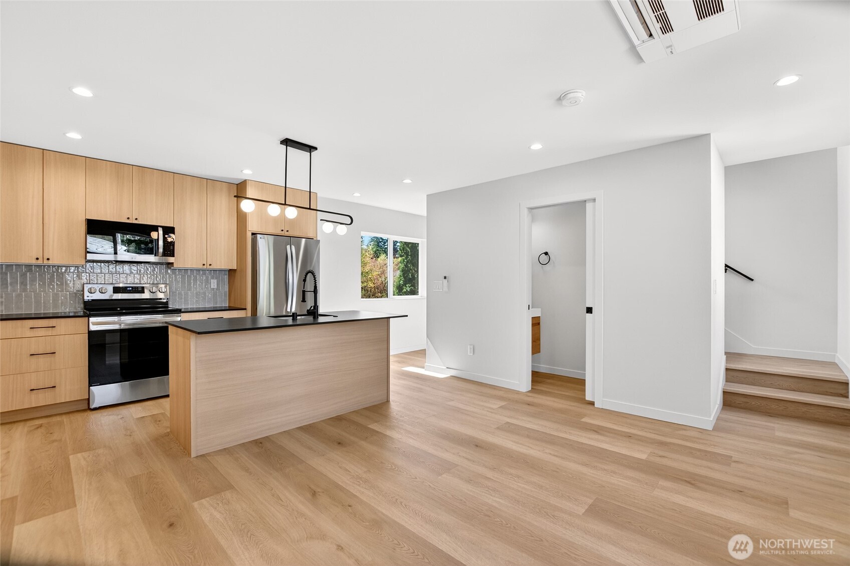 14321 Interlake Avenue N #B, Seattle, WA 98133