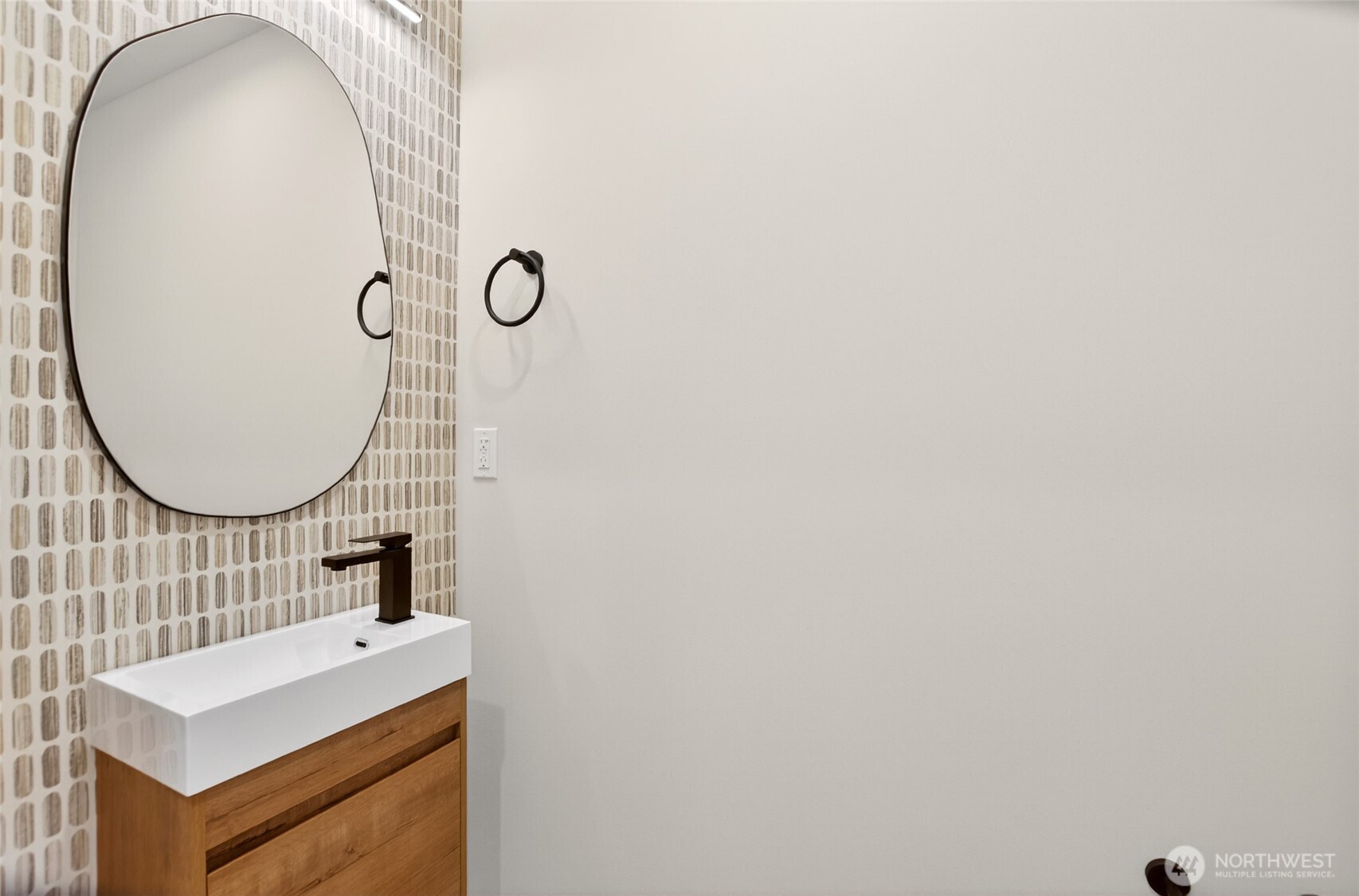 14321 Interlake Avenue N #B, Seattle, WA 98133