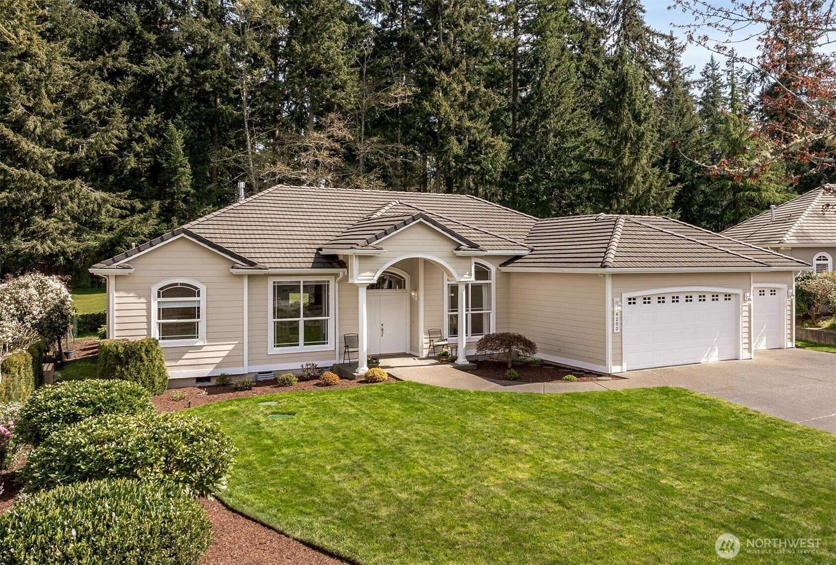 4202 Campus Green Loop NE, Lacey, WA 98516