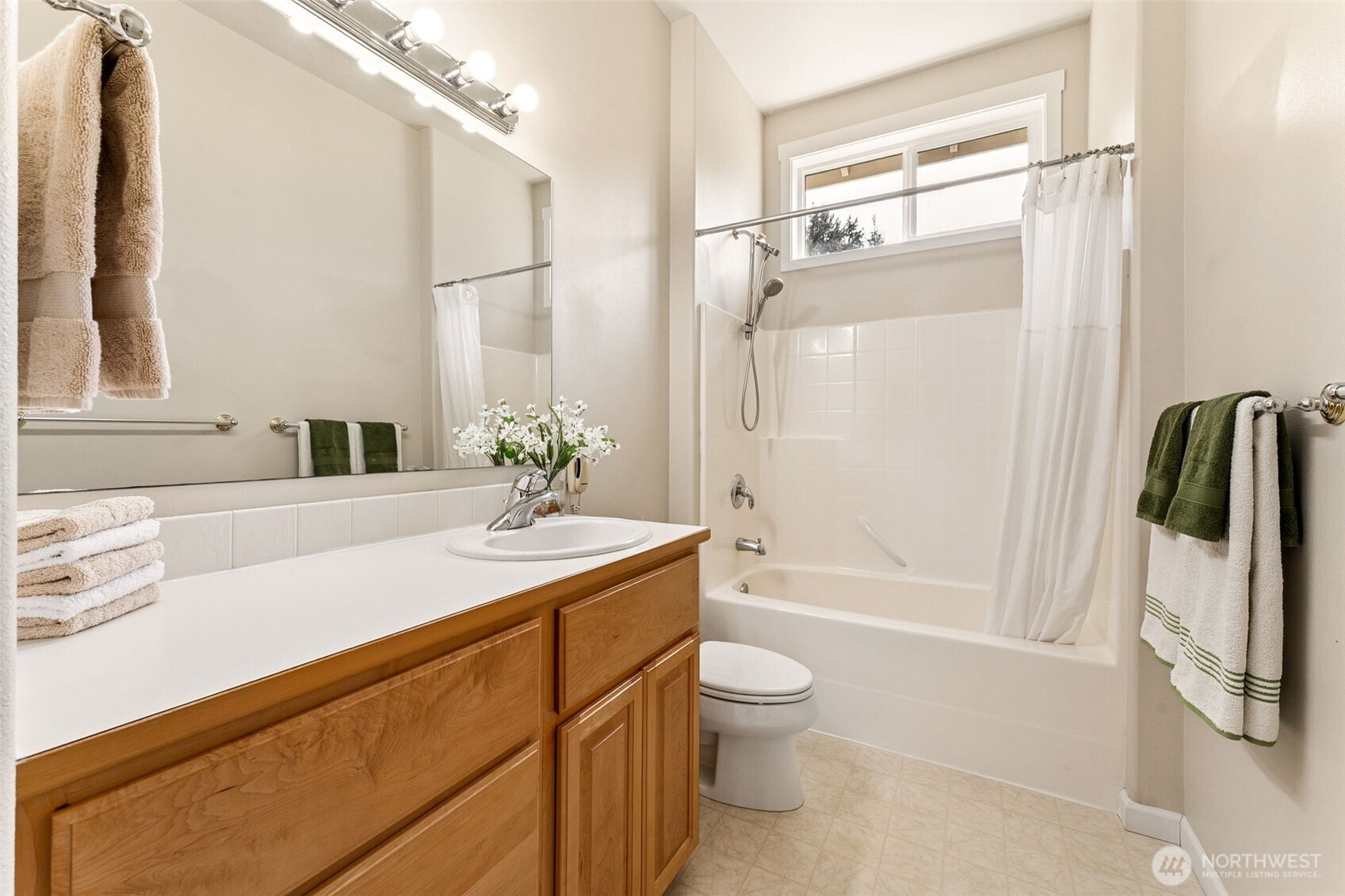4202 Campus Green Loop NE, Lacey, WA 98516