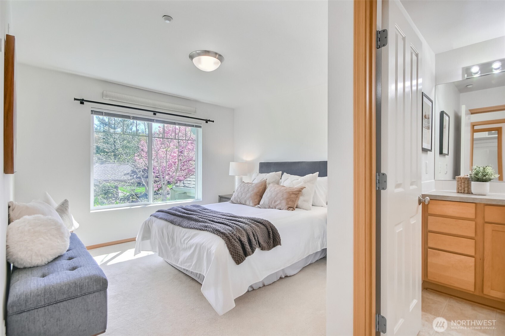1957 23rd Place NE #203, Issaquah, WA 98027