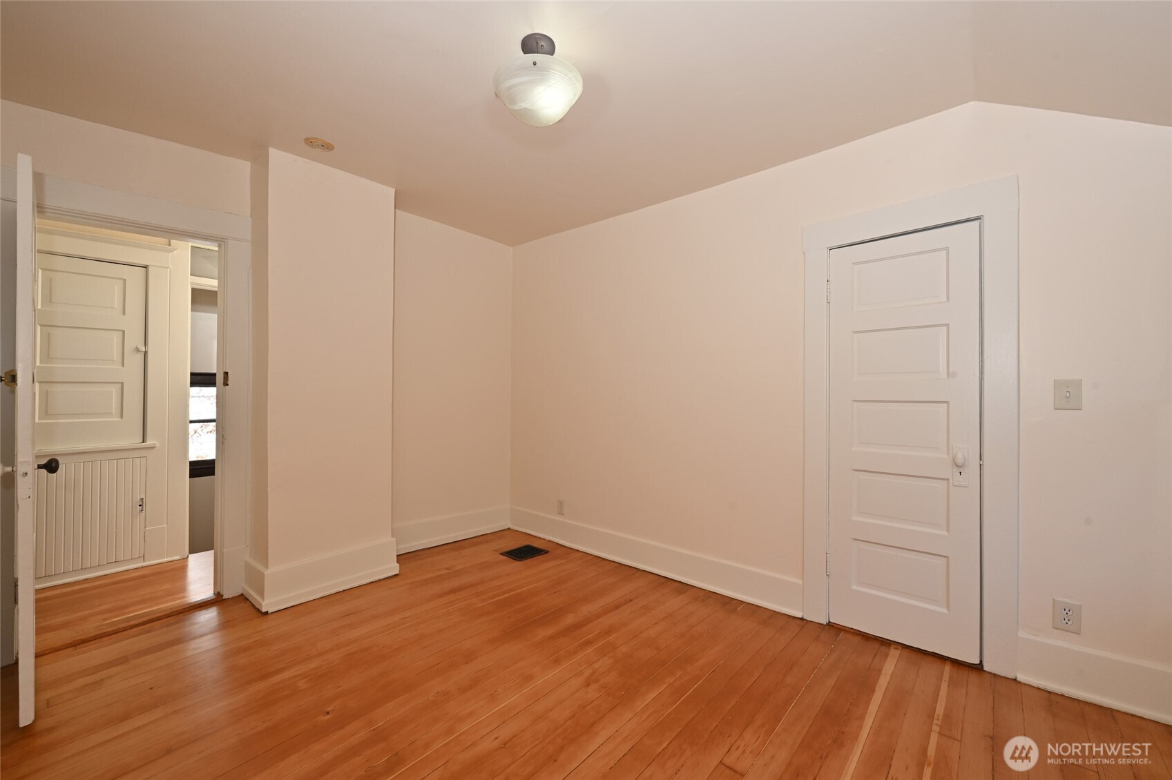 318 18th Avenue E, Seattle, WA 98112