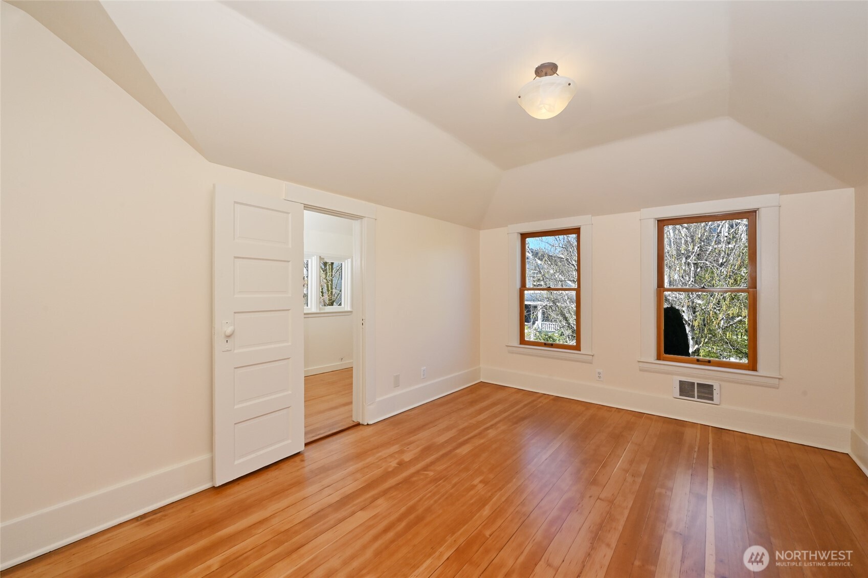 318 18th Avenue E, Seattle, WA 98112