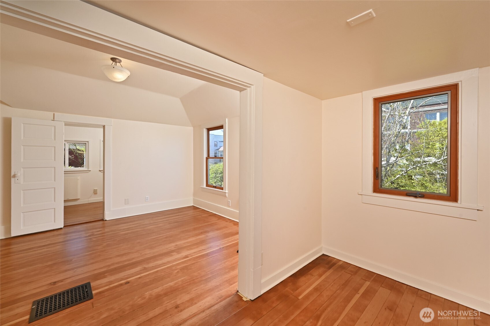 318 18th Avenue E, Seattle, WA 98112