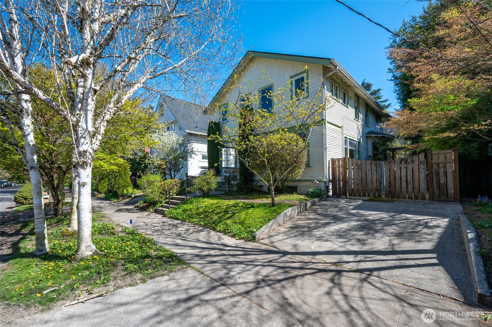 318 18th Avenue E, Seattle, WA 98112