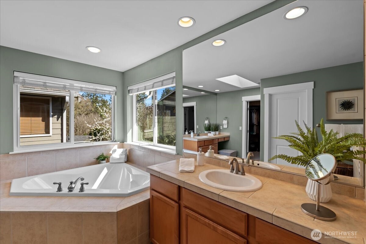 5221 NE 7th Place , Renton, WA 98059