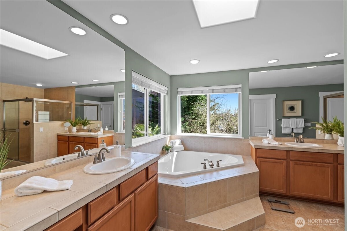 5221 NE 7th Place , Renton, WA 98059