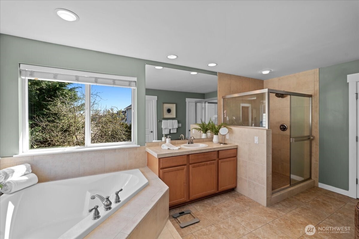 5221 NE 7th Place , Renton, WA 98059