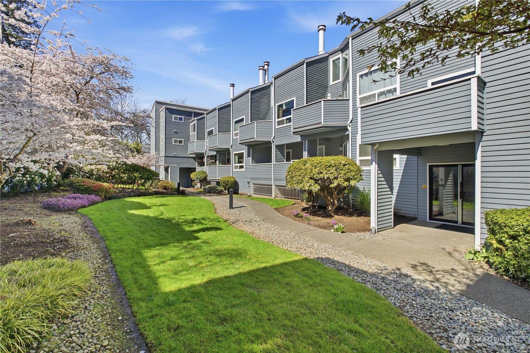 21925 7th Avenue S #124, Des Moines, WA 98198