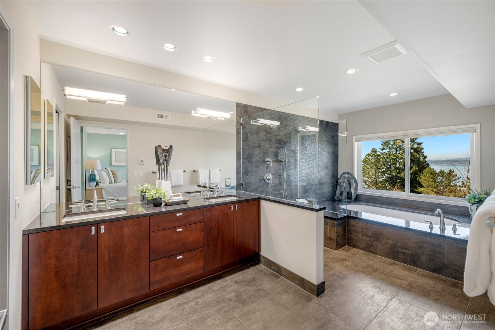 4017 56th Avenue SW, Seattle, WA 98116