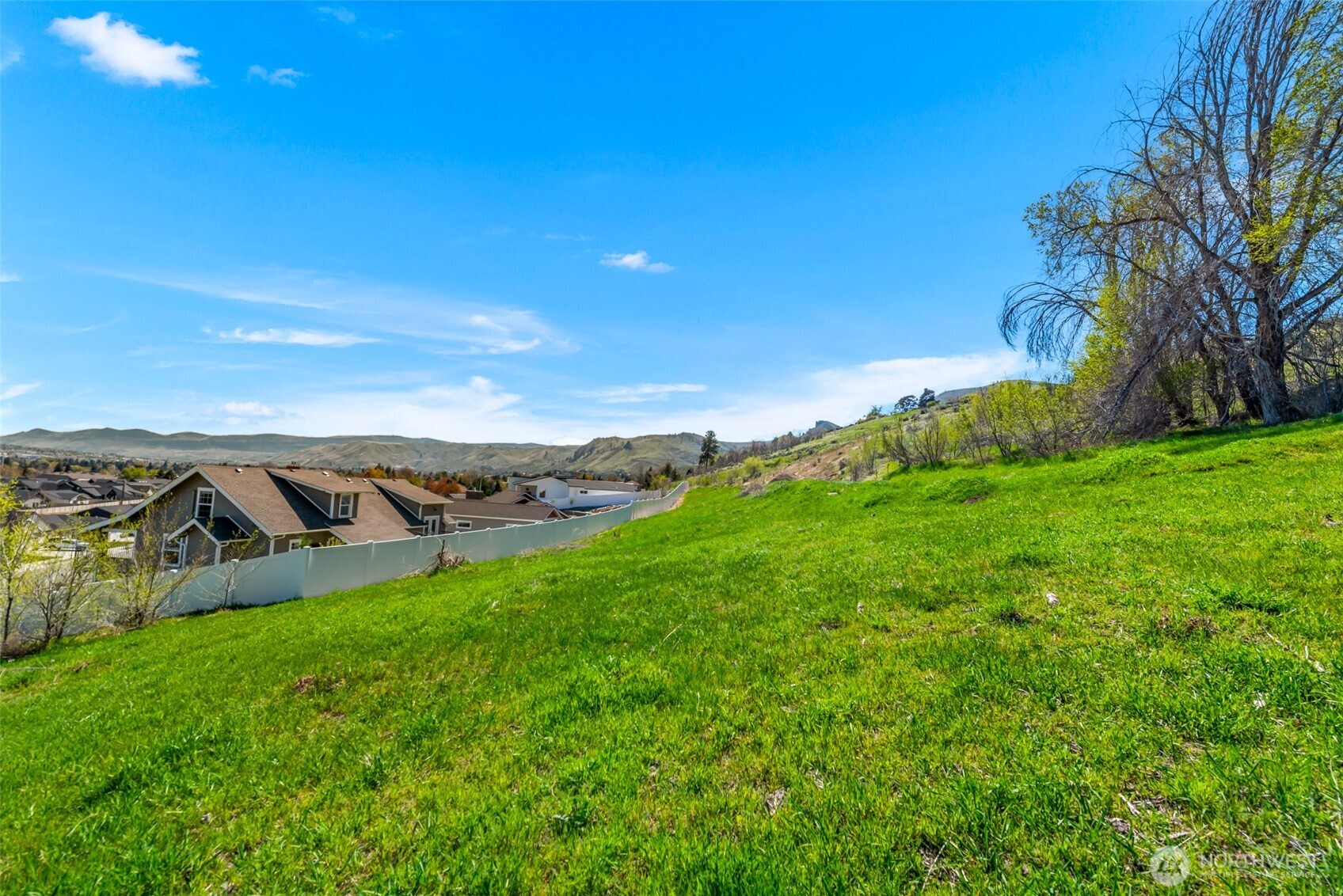 935 Silas Lane , Wenatchee, WA 98801