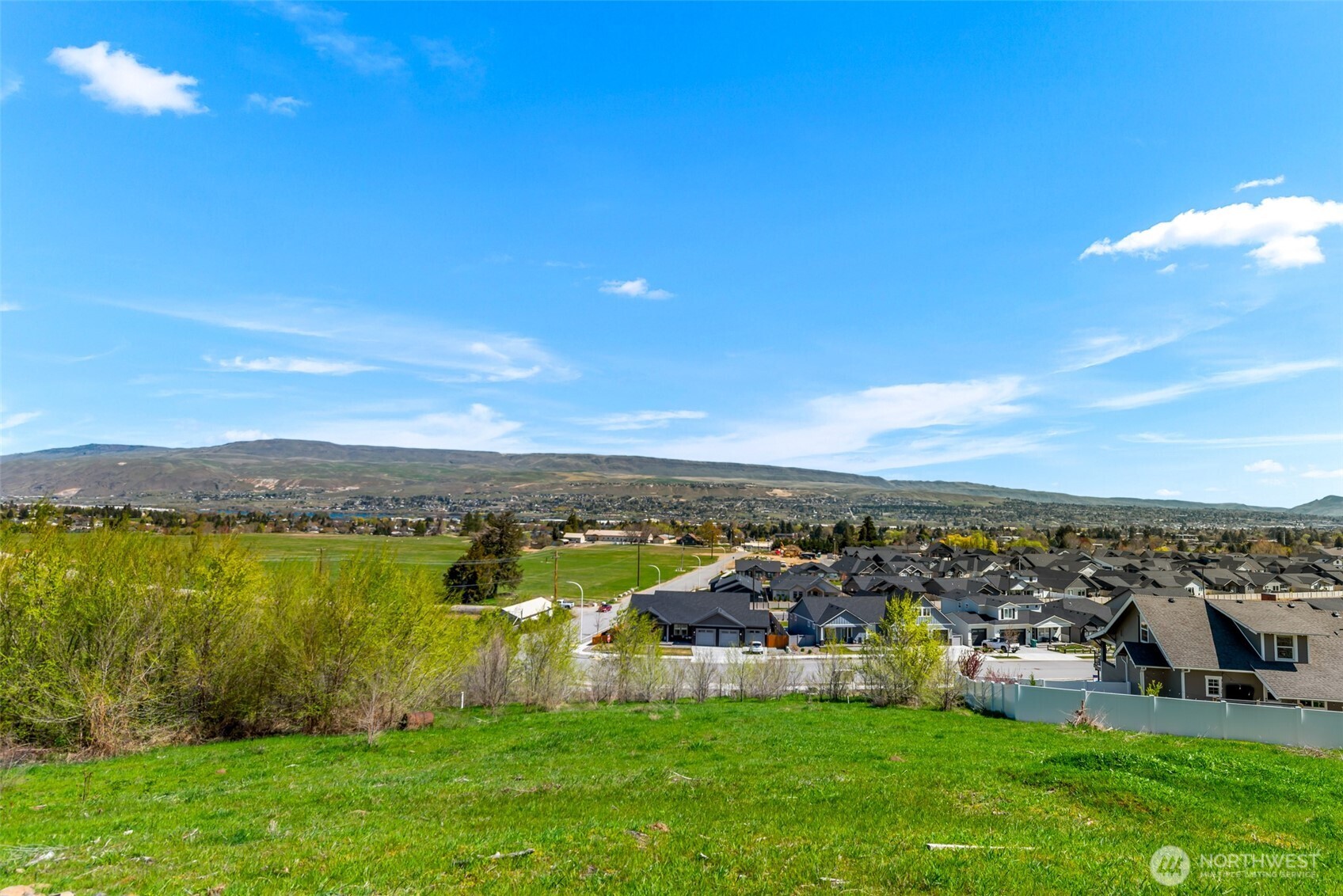 935 Silas Lane , Wenatchee, WA 98801