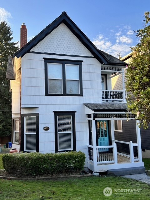 1921 44 Avenue SW, Seattle, WA 98116-1908