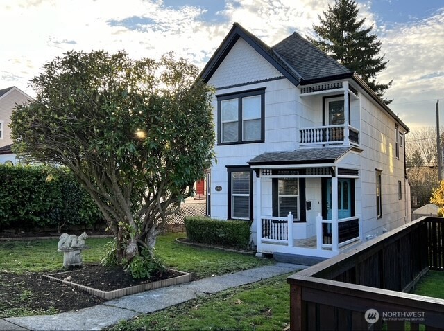 1921 44 Avenue SW, Seattle, WA 98116-1908