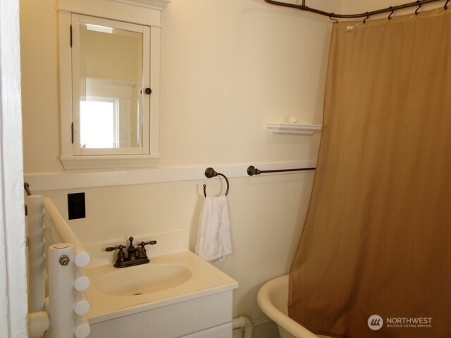 1921 44 Avenue SW, Seattle, WA 98116-1908