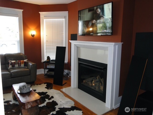 1921 44 Avenue SW, Seattle, WA 98116-1908