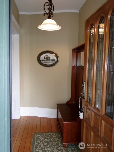 1921 44 Avenue SW, Seattle, WA 98116-1908