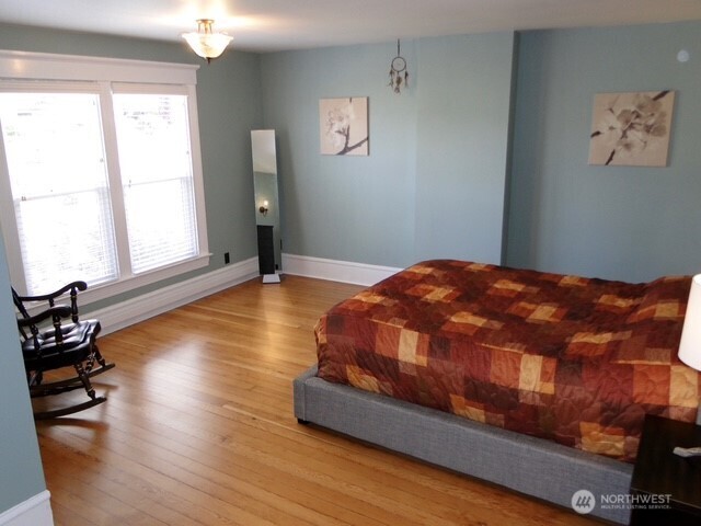 1921 44 Avenue SW, Seattle, WA 98116-1908