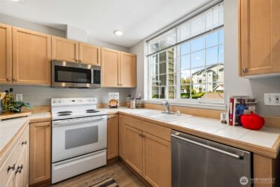 25235 SE Klahanie Boulevard #P201, Sammamish, WA 98029-5609 - Photo 10