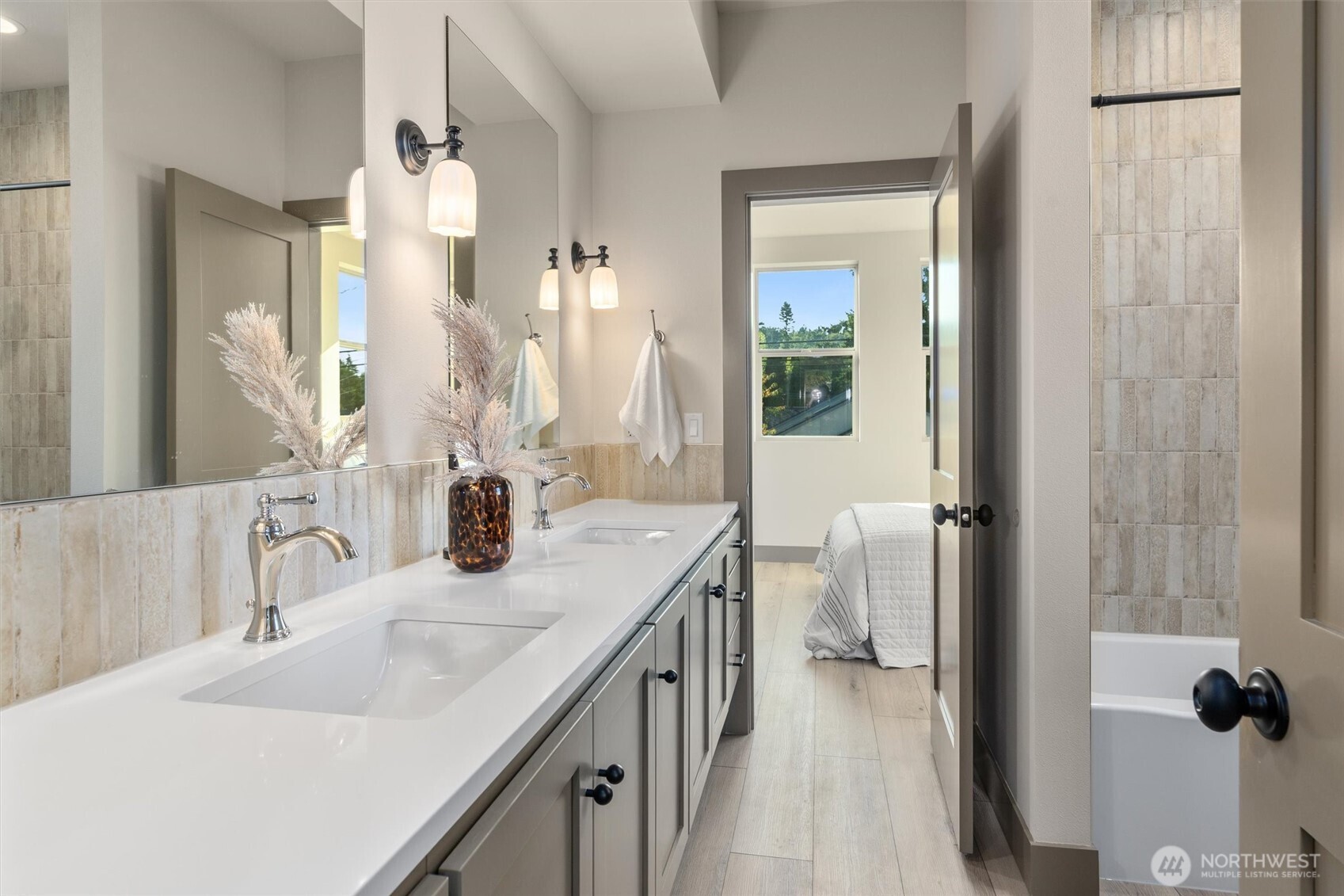 5033 25th Avenue SW #A, Seattle, WA 98106