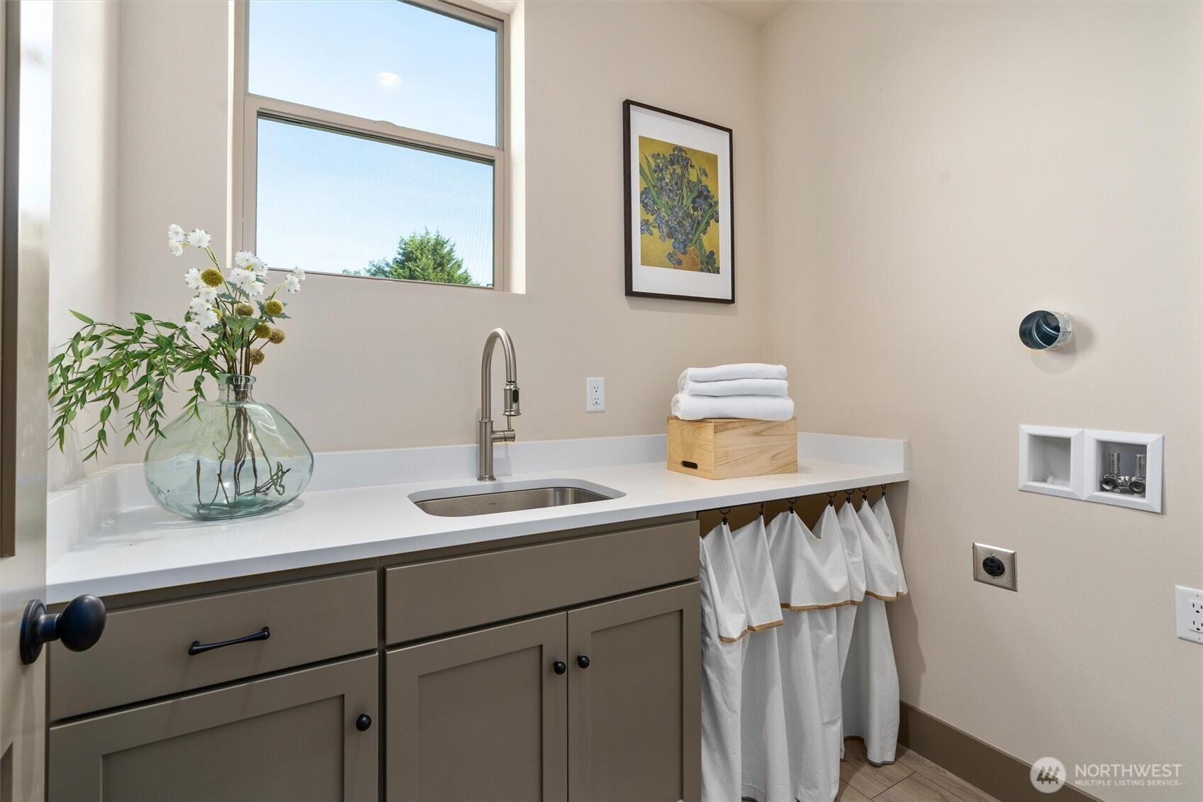 5033 25th Avenue SW #A, Seattle, WA 98106