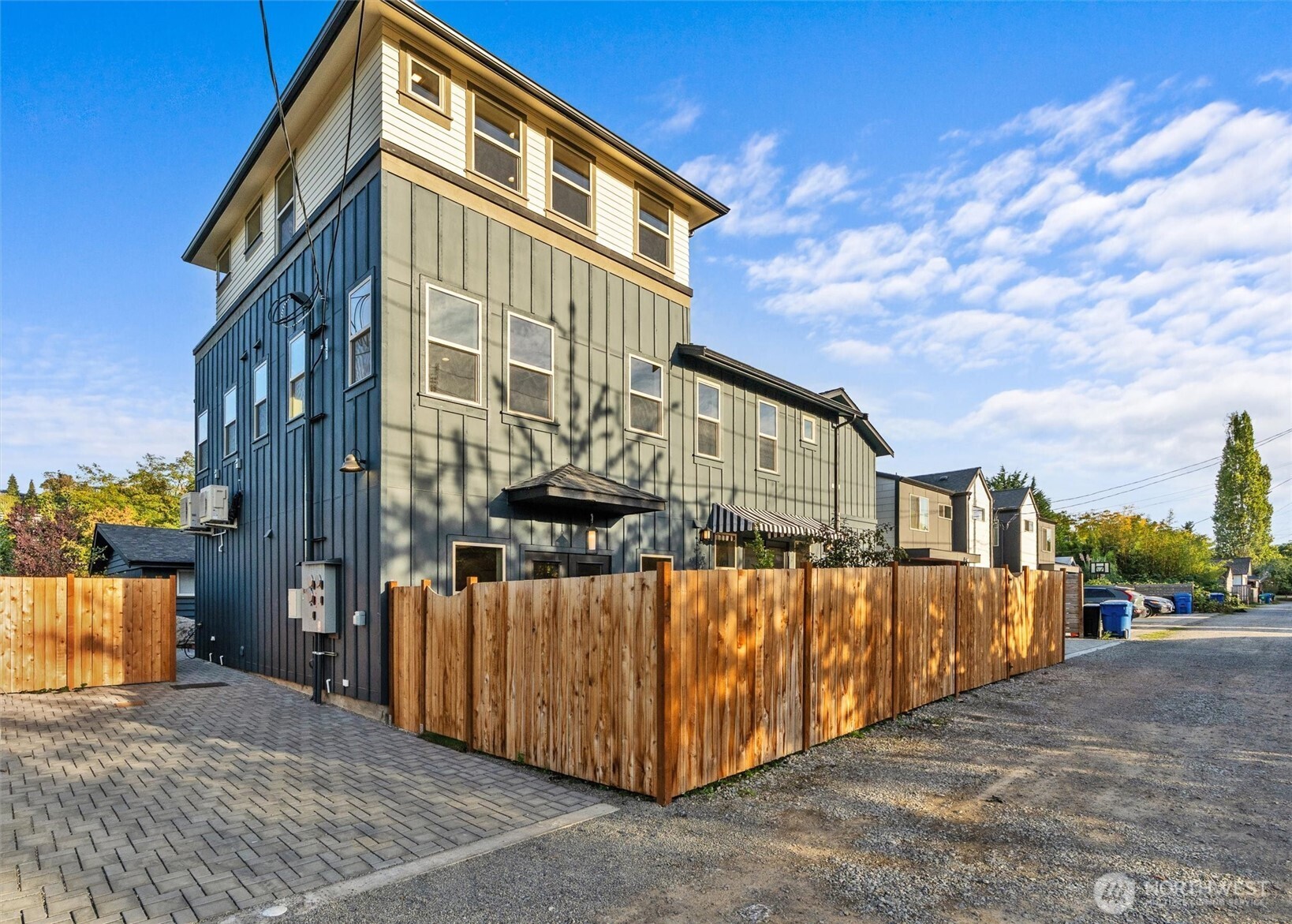 5033 25th Avenue SW #A, Seattle, WA 98106