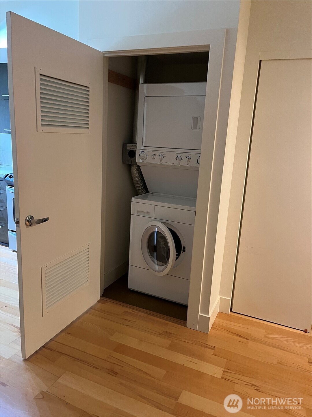 2911 2nd Avenue #324, Seattle, WA 98121